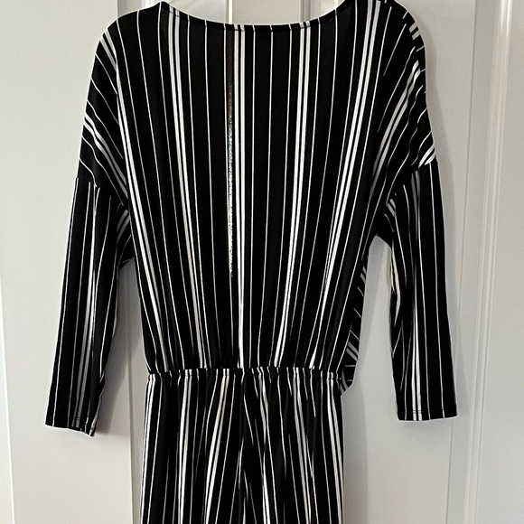 Express Stretch V-Neckline Knotted Waist Jumpsuit - Picture 7 of 7